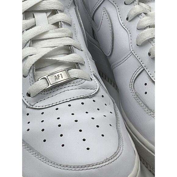 Nike Air Force 1 07 Men's Low Top Triple White Basketball Shoe AF1 Sz 10/W 11.5 - Picture 2 of 8